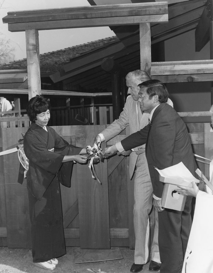 japanese woman greeting to men