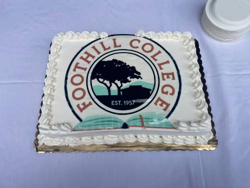 cake with foothill presidential seal